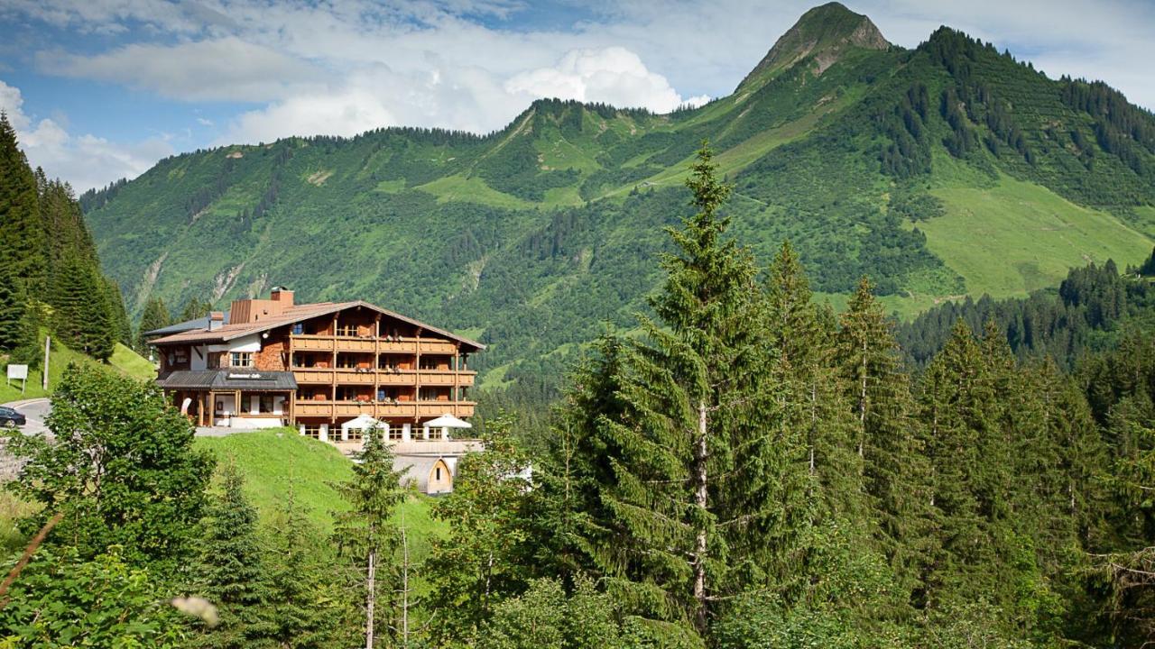 Das Alpine Lifestyle Berghotel Madlener Damuels Ngoại thất bức ảnh